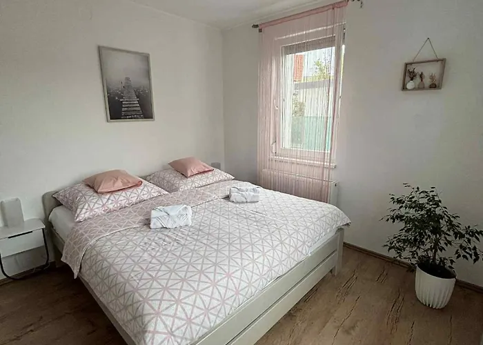 Apartament To *